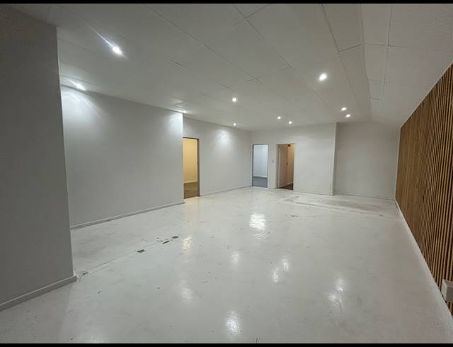 925M² WAREHOUSE TO LET IN PAROW INDUSTRIAL